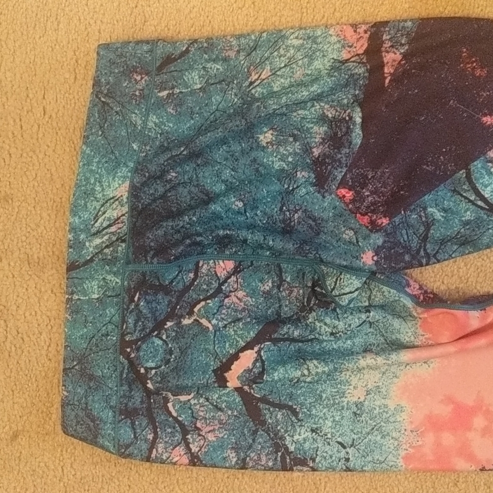 Colorful Reebok leggings size medium. - Picture 6 of 6